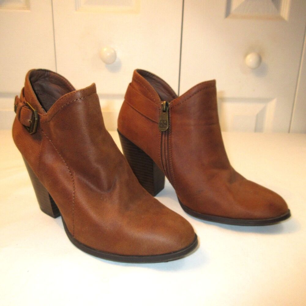 Women's Daisy Fuentes Capri Leather Zipper Ankle Boots US Size 8.5M
